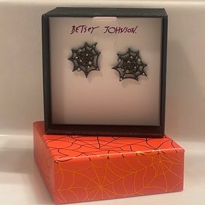 Betsey Johnson spider web earrings NWT in box